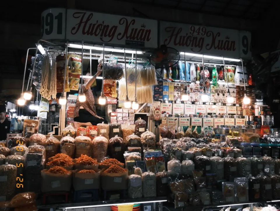 Bếp và người đứng quán