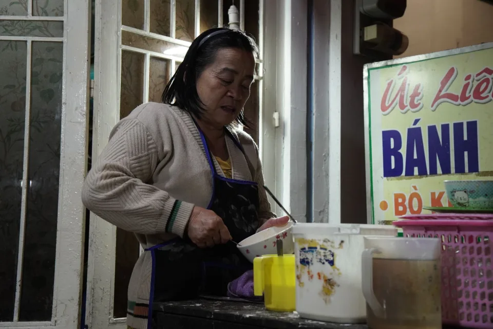 Bếp và người đứng quán
